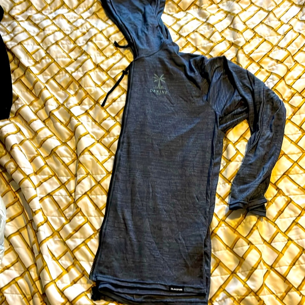 Dakine light weight zip up hoodie size M